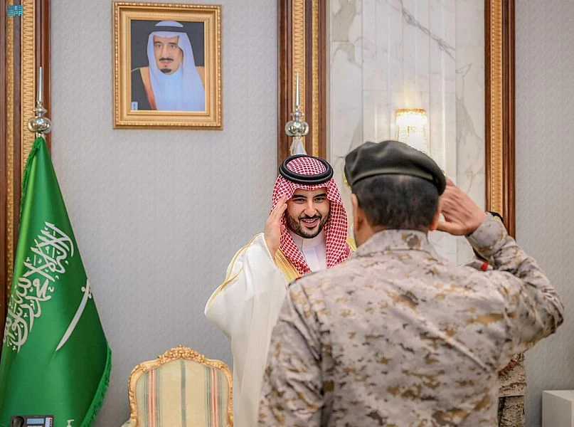 سمو وزير الدفاع يستقبل قادة وكبار المسؤولين في الوزارة بمناسبة عيد الفطر المبارك