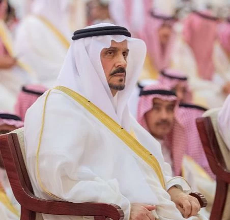 سمو أمير منطقة الرياض يؤدي صلاة العيد