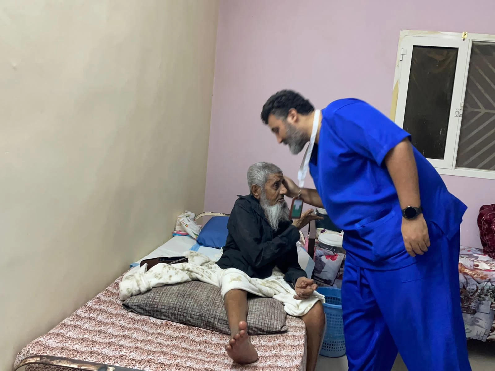 معايدة خاصة لعددمن المرضى المسجلين في برنامج الرعاية المنزلية بمستشفى صامطة العام