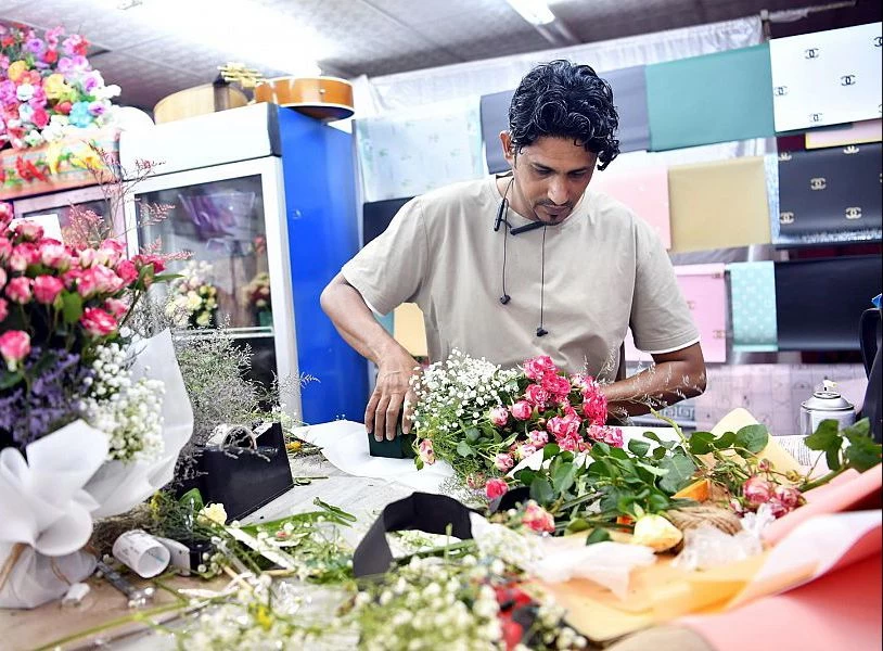 مبيعات الورد تحقق عوائد مادية عالية خلال إجازة عيد الفطر المبارك