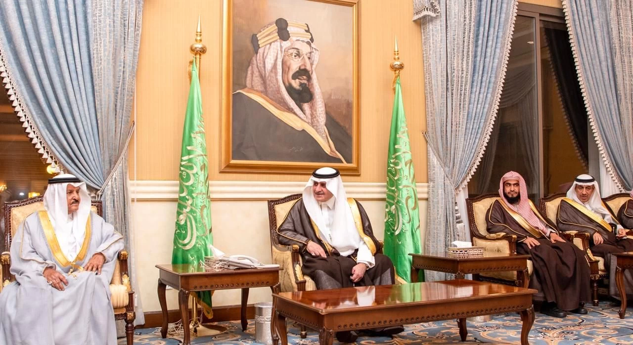 أمير تبوك يستقبل المواطنين في اللقاء الأسبوعي 