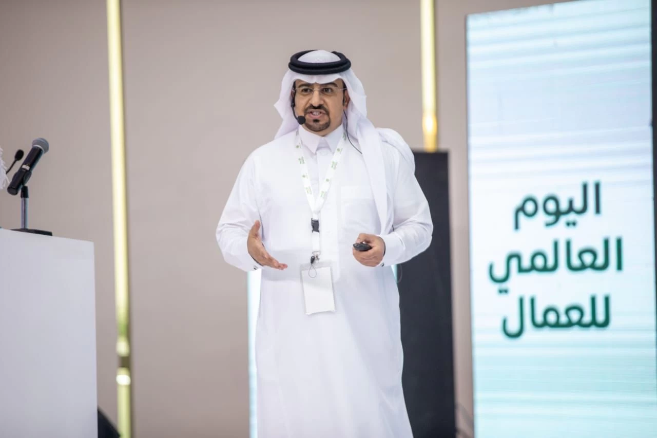 الدكتور القرني" يكشف التحديات التي تواجه الشركات بسبب "الذكاء الاصطناعي