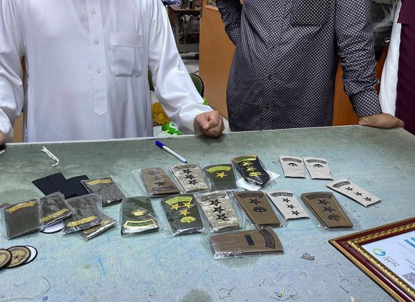 اللجنة الأمنية في إمارة الرياض تضبط رتبًا عسكرية مخالفة وتغلق محالًا تجارية