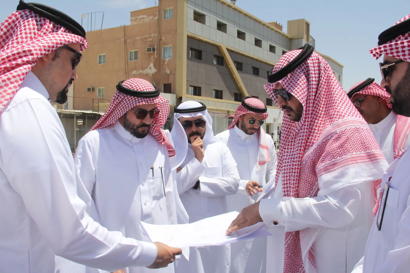 محافظ القريات يلتقي الفريق التأسيسي للمكتب الاستراتيجي لتطوير منطقة الجوف