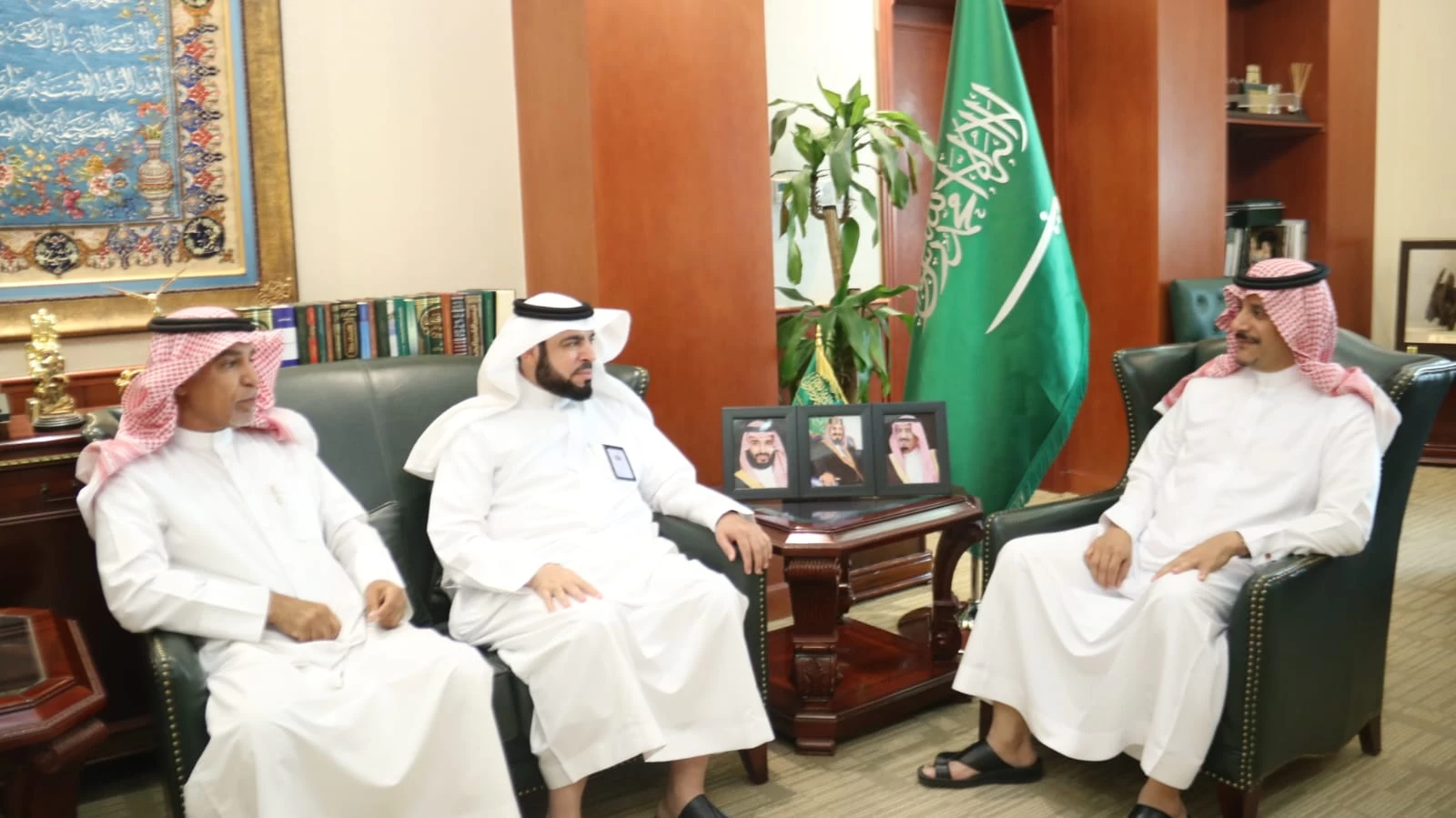 محافظ المجمعة يستقبل مدير التعليم بالمحافظة 