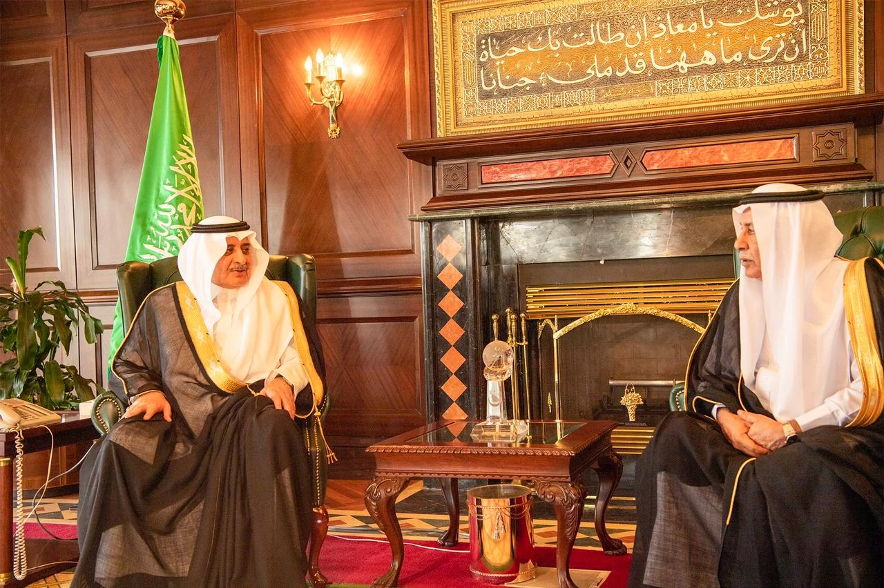 أمير تبوك يستقبل وفد أعضاء مجلس الشورى 