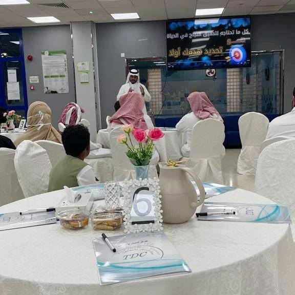 مركز السكر ينظم مبادرة اهتمام لتحسين تعامل الأسر مع أبنائهم اليافعين