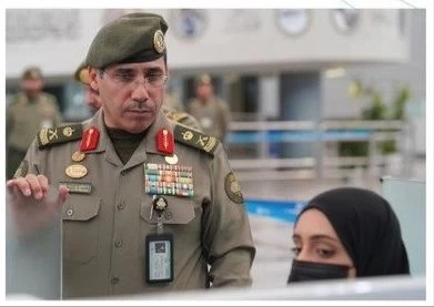قائد قوات الجوازات للحج يقف على جاهزية صالات الحج بمطار الملك عبدالعزيز الدولي