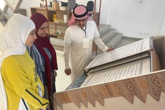زوار معرض المصحف الشريف من الجاليات العربية في مدينة فوز دي إيغواسو يشيدون بالمعرض وتنظيمه