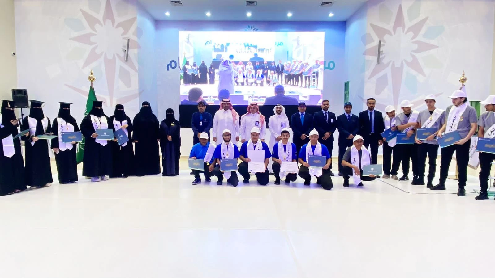 تقني عسير يحتفل بالخريجين والخريجات للعام 1444 هـ