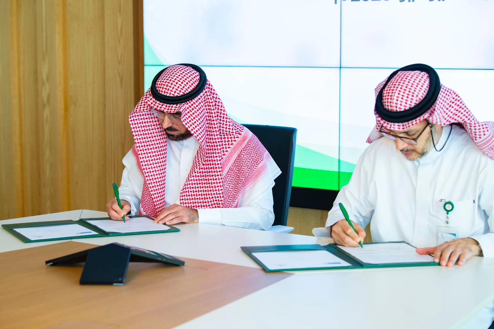"الصحة" و جامعة الملك سعود يوقعان مذكرة تفاهم لتعزيز برنامج المدن الصحية في تحيق أهداف التنمية