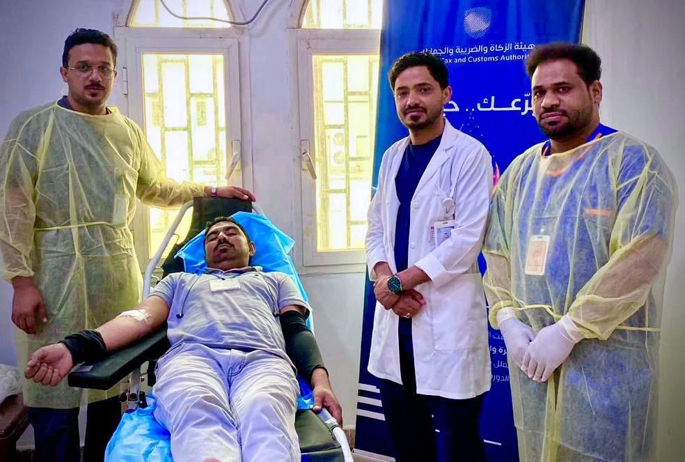 مختبر مستشفى صامطة العام ينفذ حملة للتبرع بالدم بإدارة جمرك الطوال