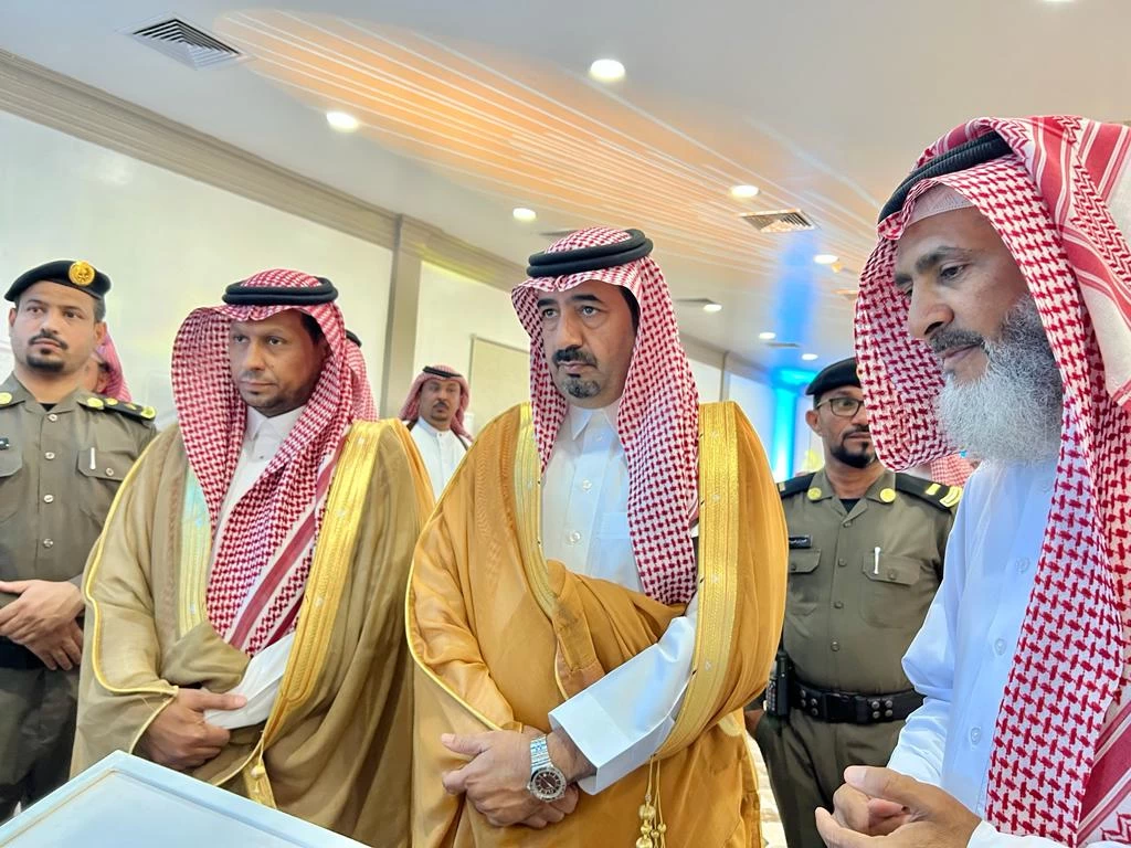 محافظ بيش يرعي الحفل الختامي لتعليم بيش 