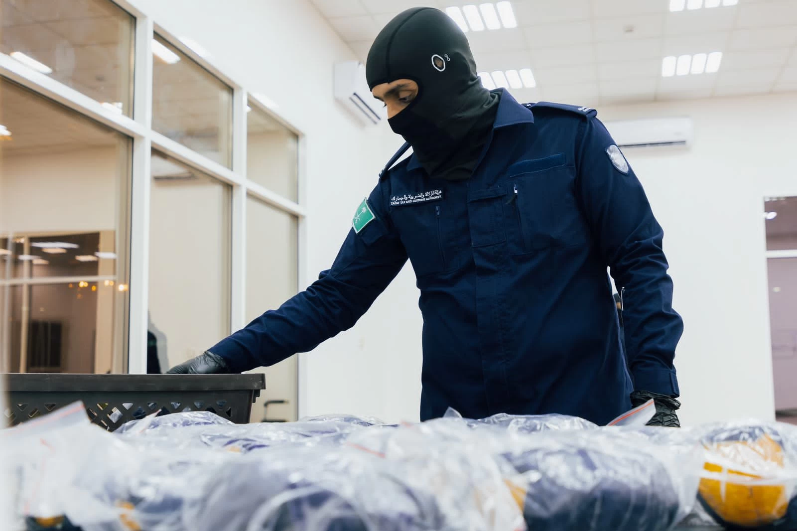 جمرك البطحاء يُحبط محاولة تهريب قرابة 12 كيلوجرامًا من "الشبو