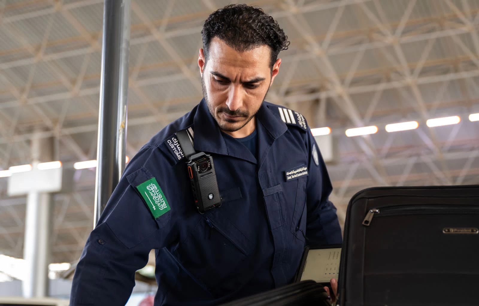 الزكاة والضريبة والجمارك تُدشن "كاميرات التوثيق المحمولة" في جميع منافذها الجمركية