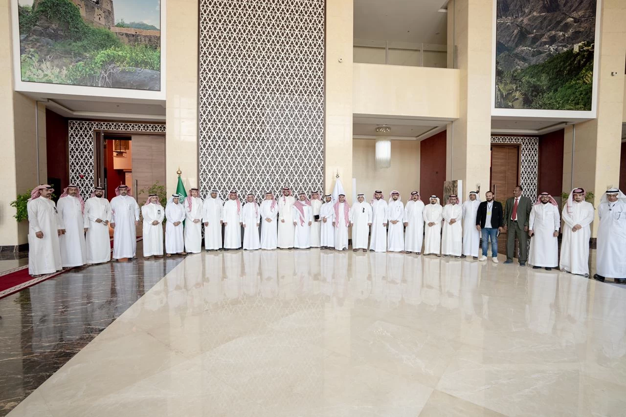 اللجنة الصناعية بغرفة جازان تعقد لقاء مع الرئيس التنفيذي لشركة أسمنت المنطقة الجنوبية.. 