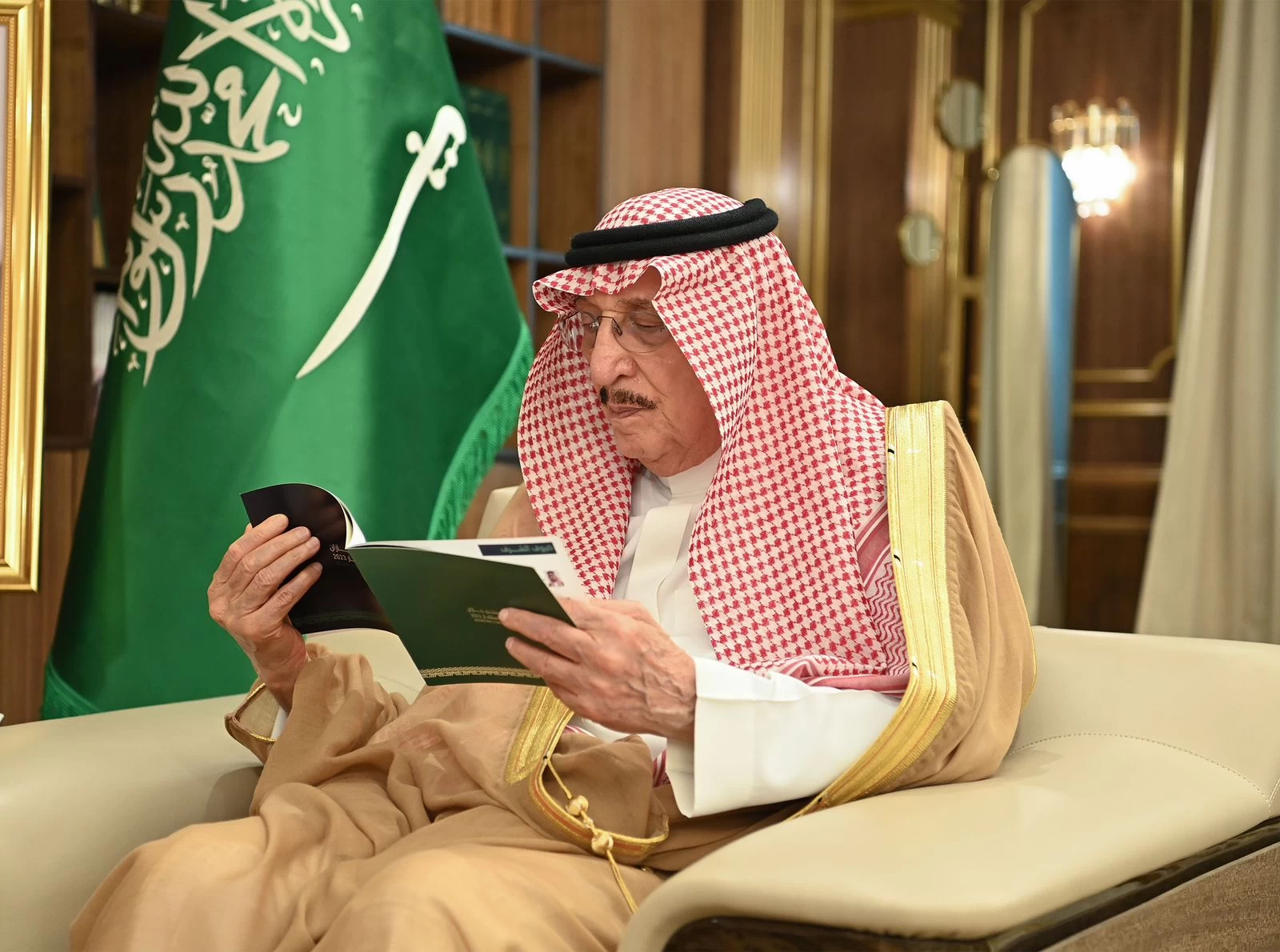 سمو أمير منطقة جازان يطلع على الاستعدادات لتنظيم النسخة الأولى من منتدى " جازان الاستثماري "