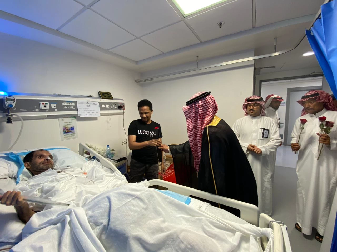 وكيل محافظة صامطة عبده مجرشي يعايد مرضى وابطال الصحة بمستشفى صامطة