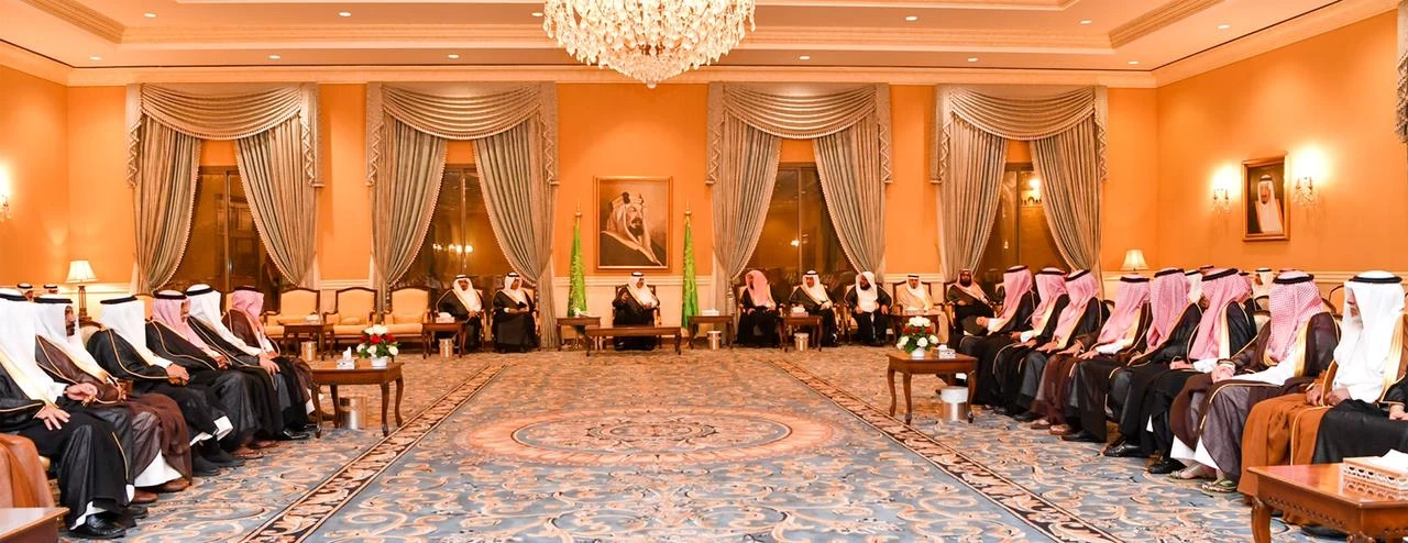 أمير تبوك يستقبل المواطنين في اللقاء الأسبوعي 