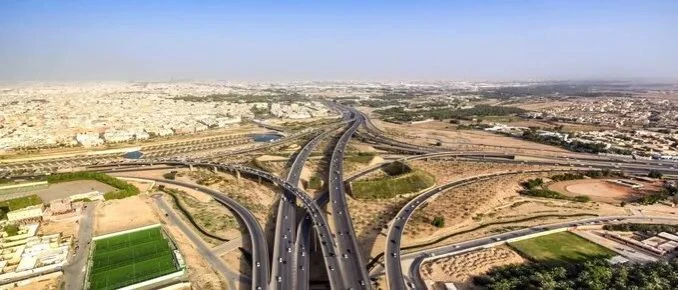 بالتعاون مع إدارة المرور .. أمانة الرياض تنفذ أعمال الصيانة لميدان الجزائر بمخرج 23