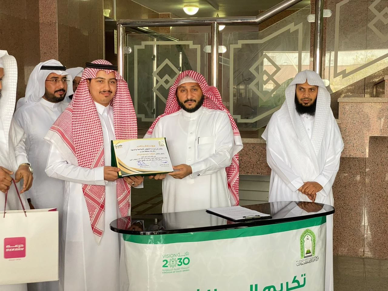 الشؤون الإسلامية في جازان تكرم موظفيها المتميزين لشهر يونيو 