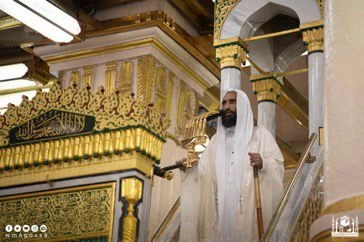 الجنة دار خلود لأوليائه وأكرمهم فيها بالنظر إلى وجهه الكريم والنار دار خلود لمن كفر به