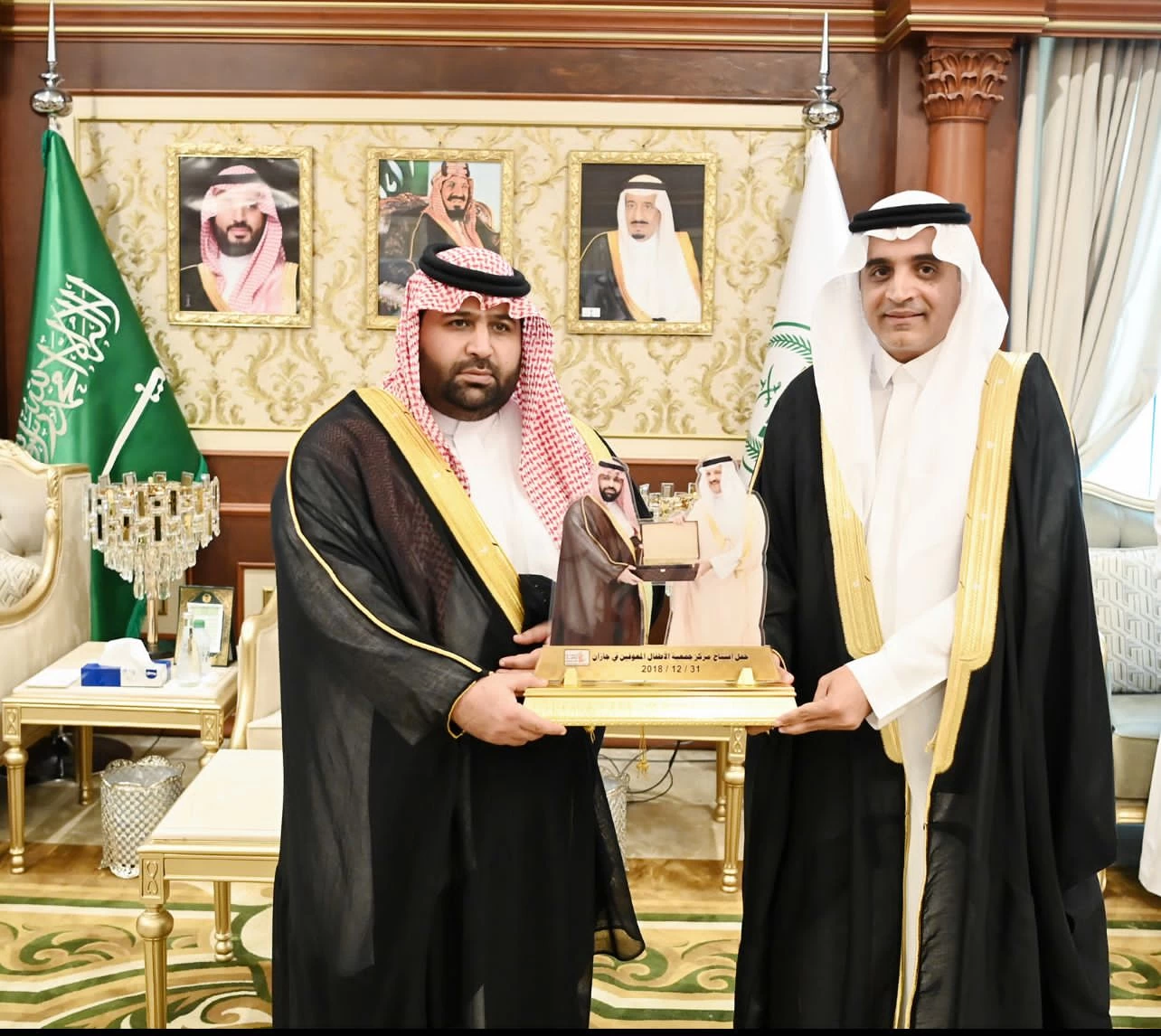 سمو الأمير محمد بن عبدالعزيز يستقبل مدير مركز الأطفال ذوي الإعاقة بجازان وعدداً من طلاب الجمعية 
