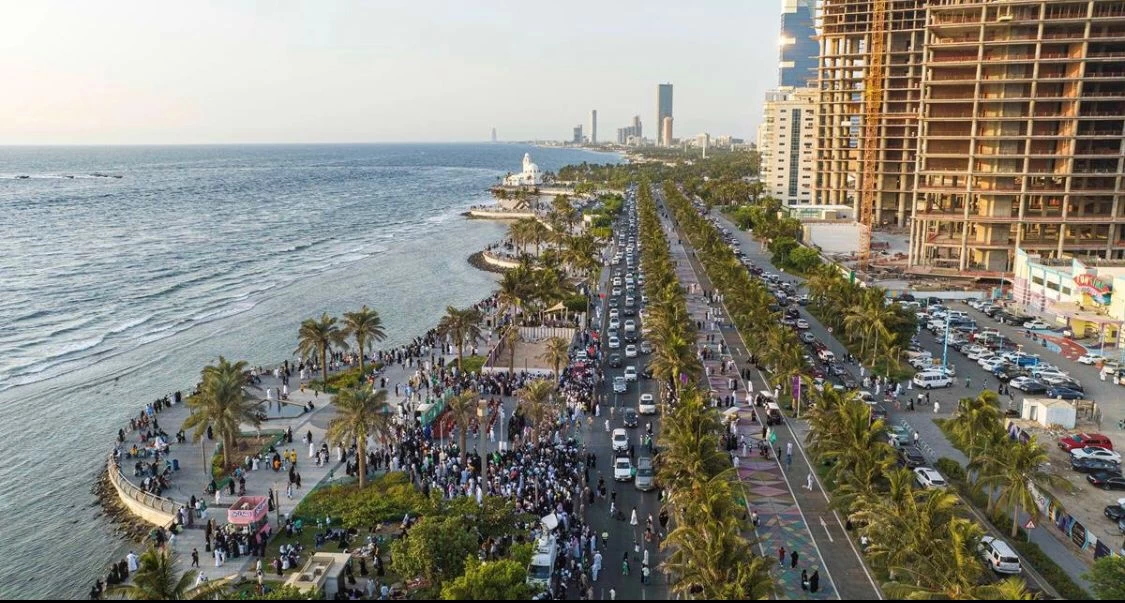 سواحل الغربية بشواطئها الساحرة "الوجهة الأولى" لسياح المنطقة