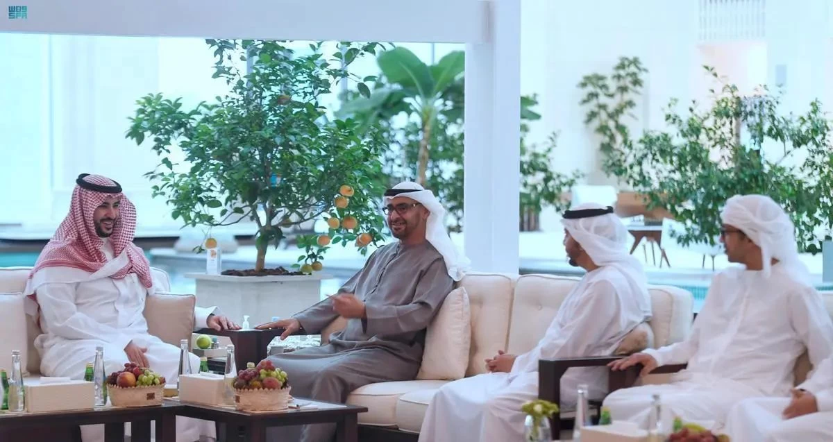 سمو وزير الدفاع يقدم التعازي لسمو رئيس دولة الإمارات العربية المتحدة في وفاة سمو الشيخ سعيد بن زايد آل نهيان