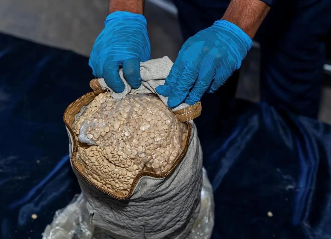 جمرك الحديثة يُحبط 3 محاولات لتهريب أكثر من 151 ألف حبة كبتاجون