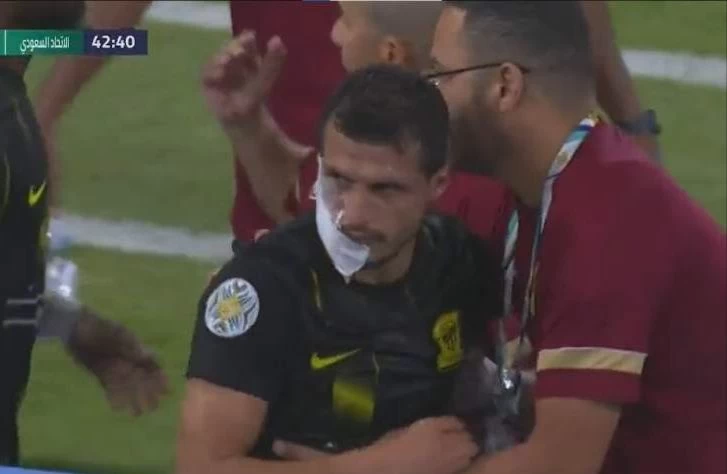 طبيب اتحاد جدة يكشف تفاصيل إصابة طارق حامد في مباراة الصفاقسي