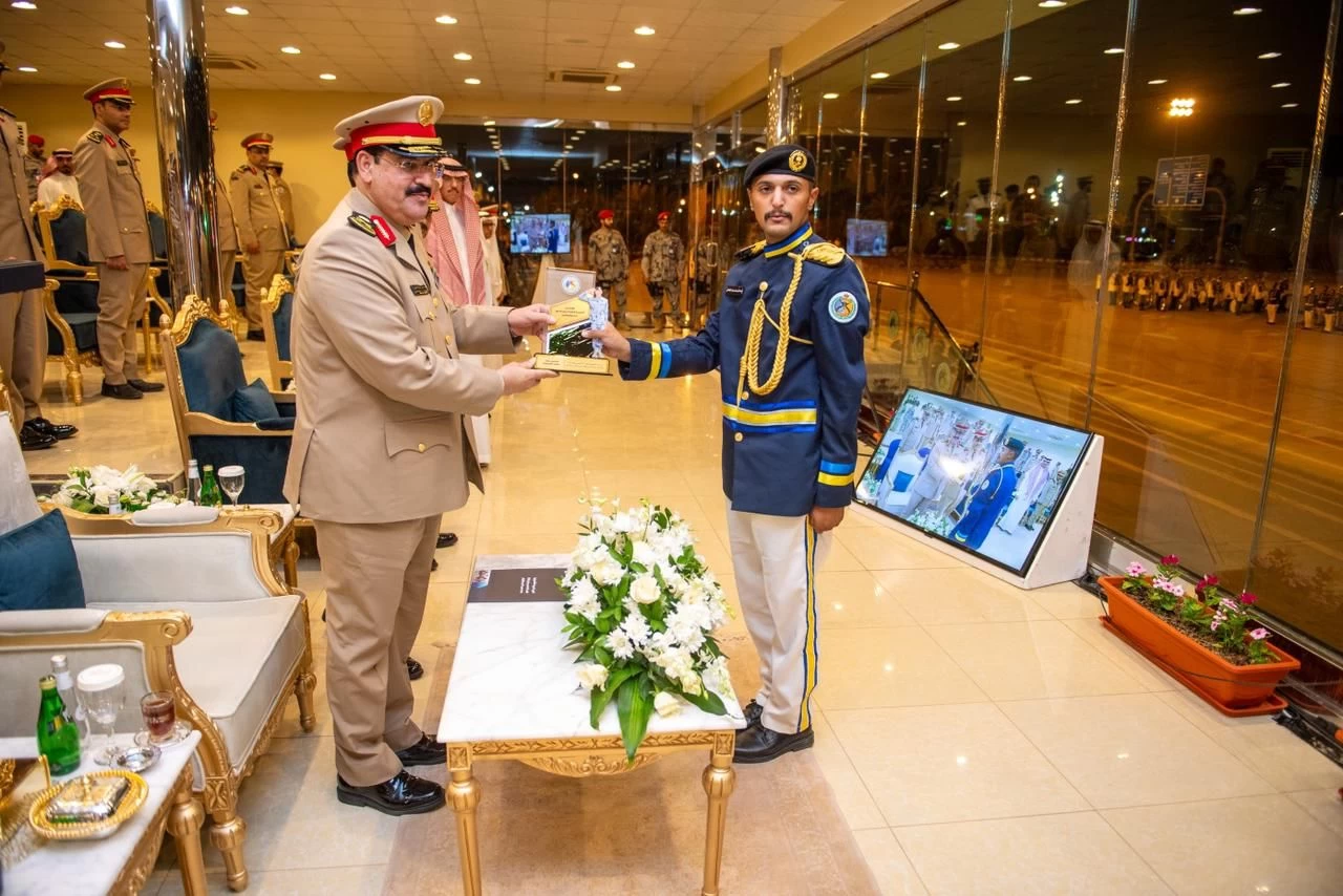 برعاية سمو وزير الداخلية حرس الحدود يحتفي بتخريج 4954 متدربًا من الدورة التأهيلية للفرد الأساسي