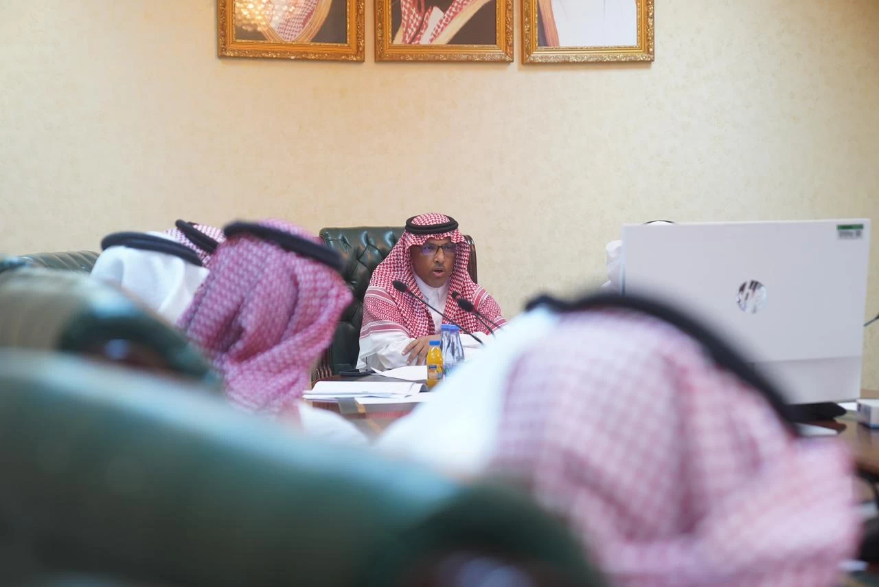 أمين جازان يتفقد مشاريع فيفاء البلدية ويناقش سبل تطوير سير العمل 