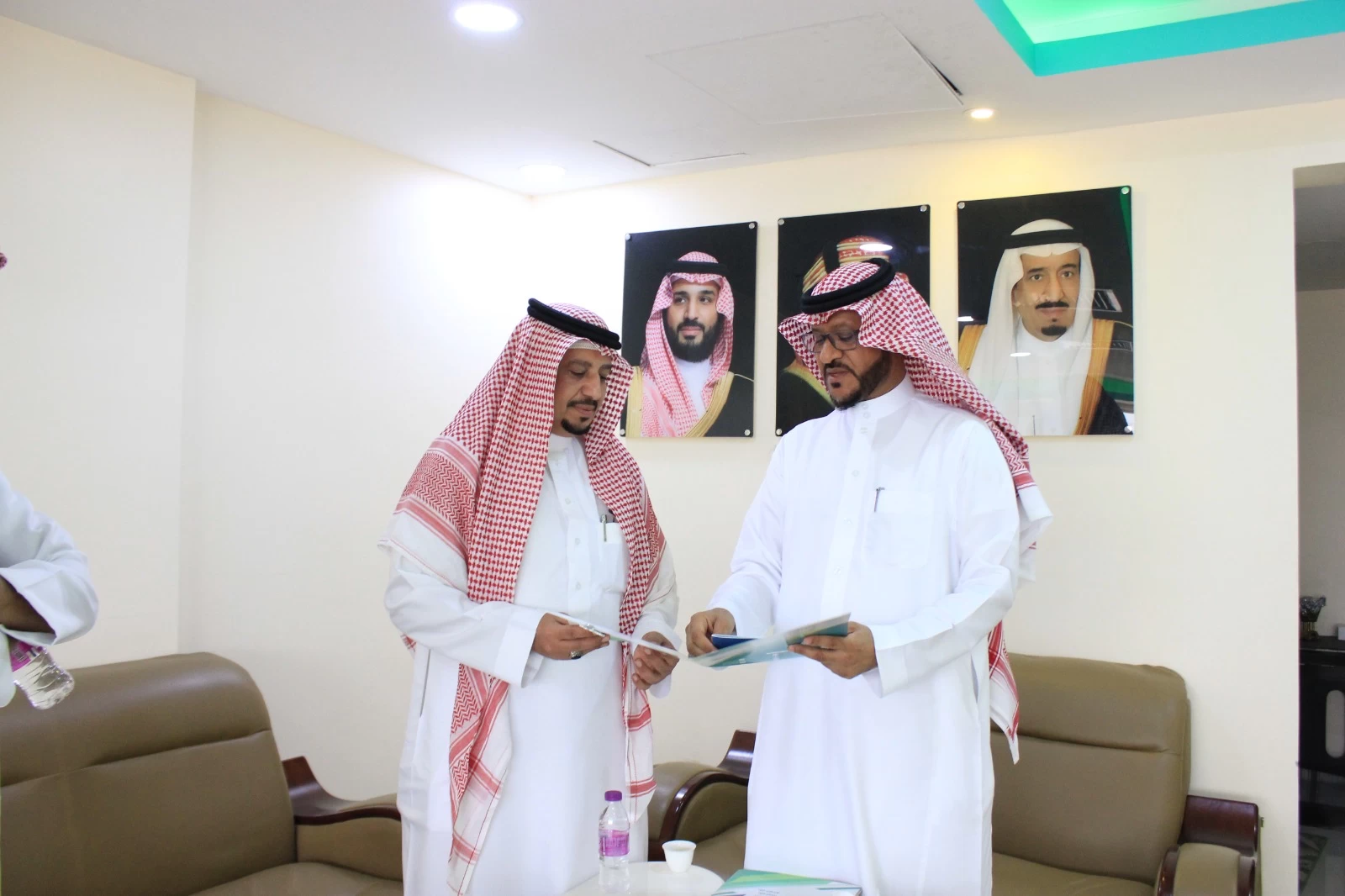 فرع هيئة الصحفيين بجازان تزور " جمعية غراس لرعاية الأيتام "