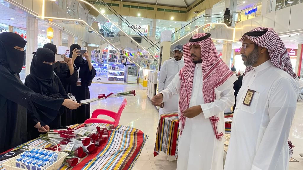 مدير شؤون المراكز الصحية بصحة جازان يدشن المعرض الصحي ((تدوم لطفلك الصحة)) 