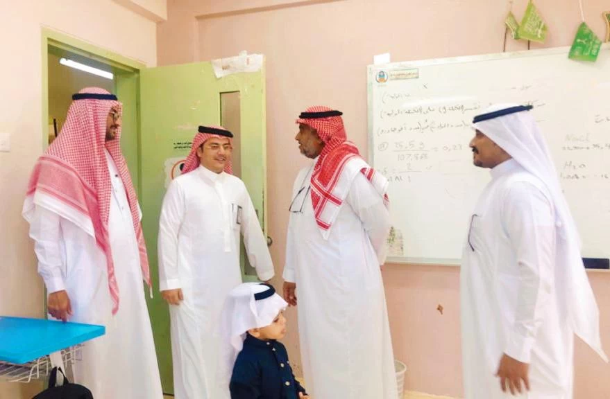 "الفيفي "يزور المجمع التعليمي بصير