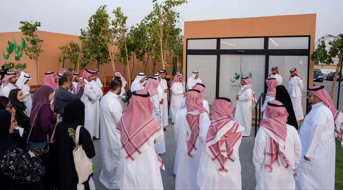 استمراراً لمشاريع تشجير الأحياء السكنية.. "الرياض الخضراء" يصل إلى حي الغدير