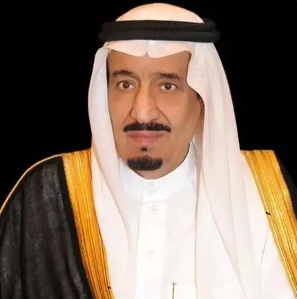 الملك يصل إلى نيوم قادماً من جدة
