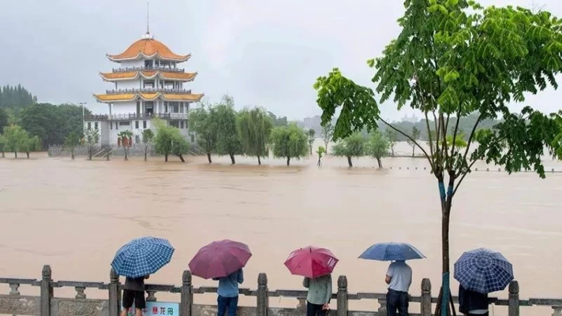 الصين تصدر إنذارين لمواجهة كوارث الأمطار الغزيرة