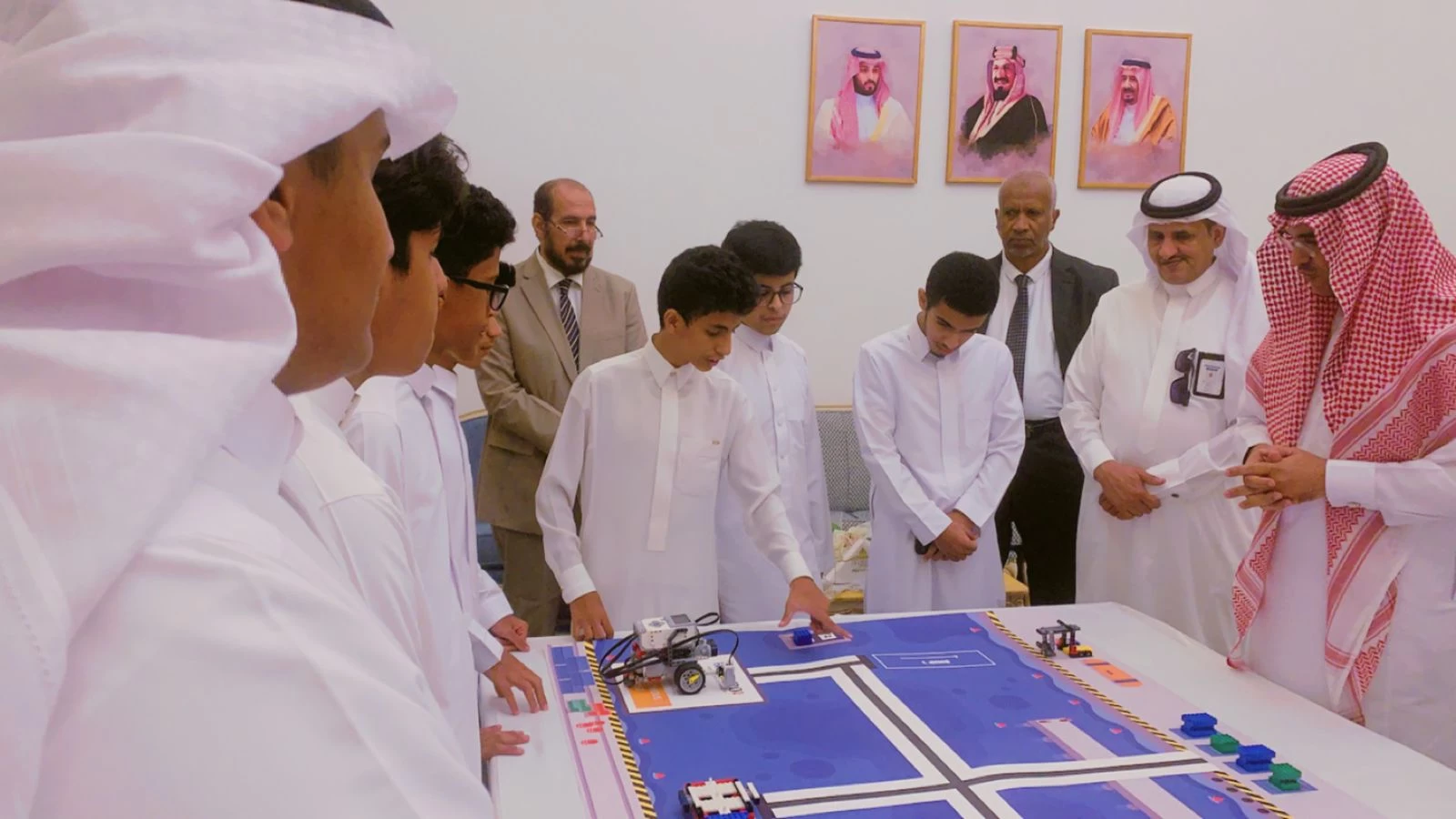 تعليم الطائف يدرب أكثر من 80 معلم على الروبوت