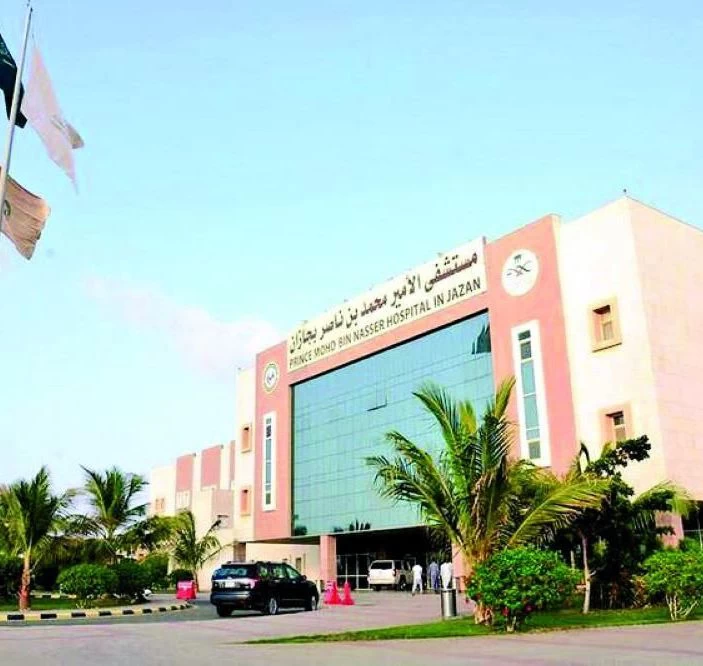 نجاح عملية متقدمة لاستبدال الصمام والشريان الأورطي الصاعد لسبعيني بصحة جازان 