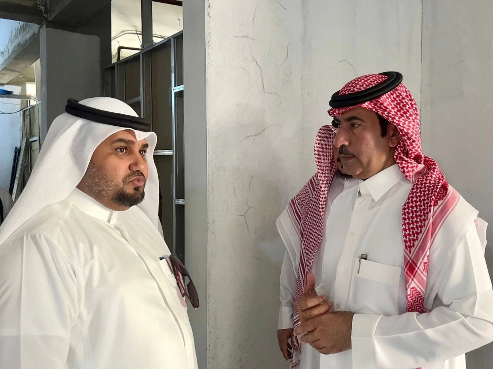 محافظ الطوال بن رازن يتفقد المرافق التعليمة والصحية والبلدية بمحافظة الطوال.