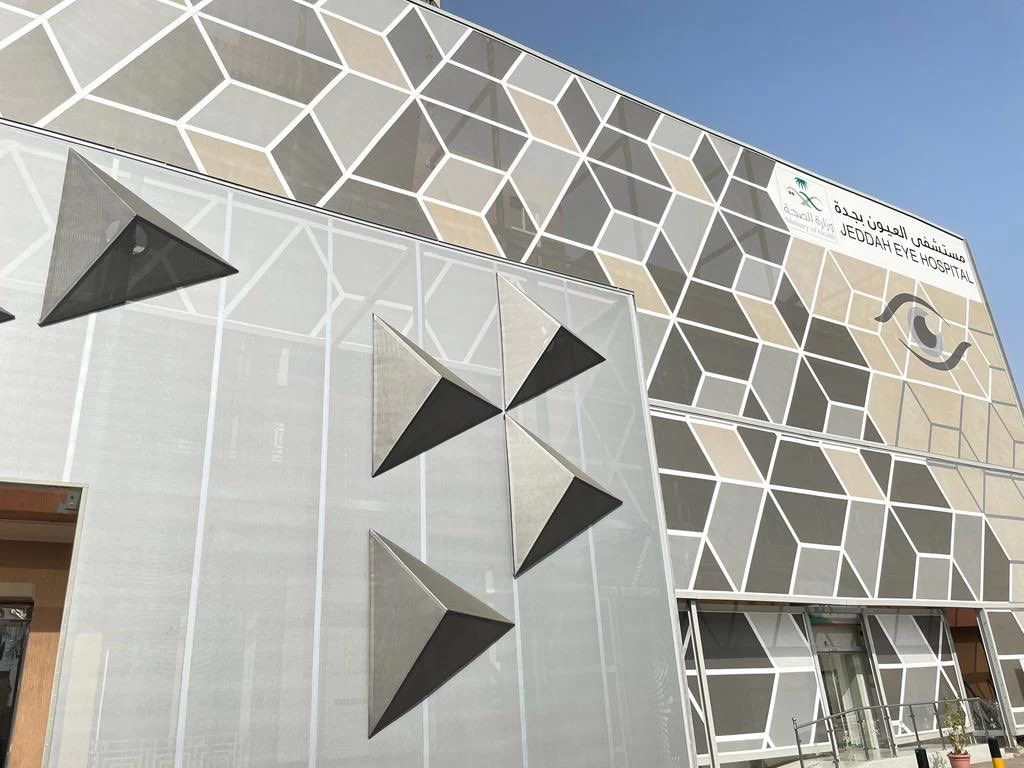 فريق طبي في مستشفى العيون بجدة يتمكن من إنقاذ عين شاب ثلاثيني 