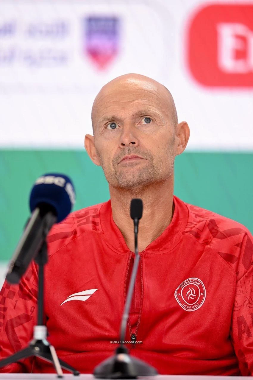 نادي ⁧‫الشباب‬⁩ يقيل مدربه كايزر ويعين المدرب خوان براون مؤقتا.