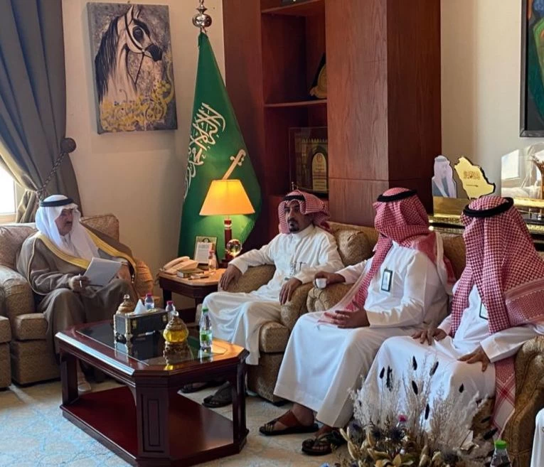 محافظ الدوادمي يستقبل مدير مكتب العمل بالمحافظة وفريق عمل شركة سراكو