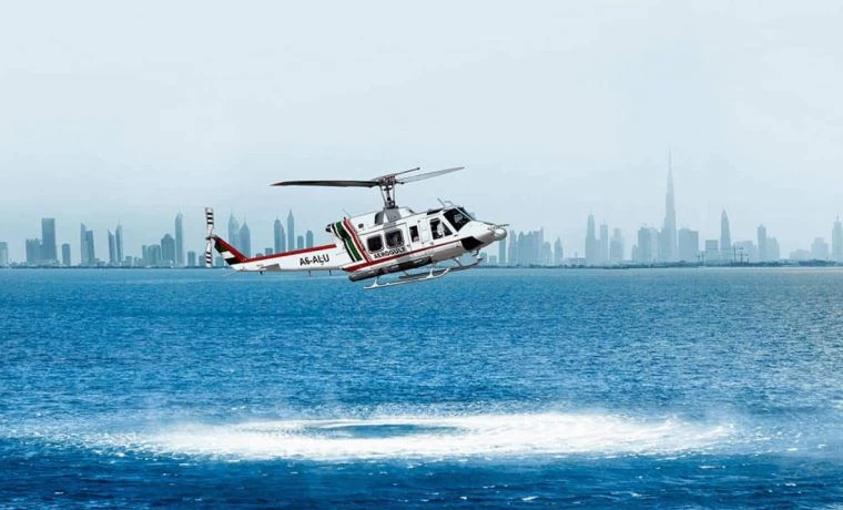 سقوط طائرة عمودية إمارتية في البحر و البحث جار عن طاقمها
