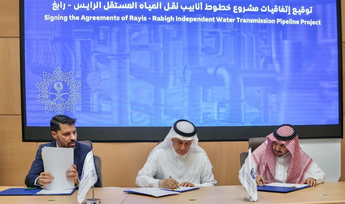 المهندس الفضلي يوقّع اتفاقية مشروع "خطوط أنابيب نقل المياه الرایس – رابغ" الأول من نوعه بمشاركة القطاع الخاص