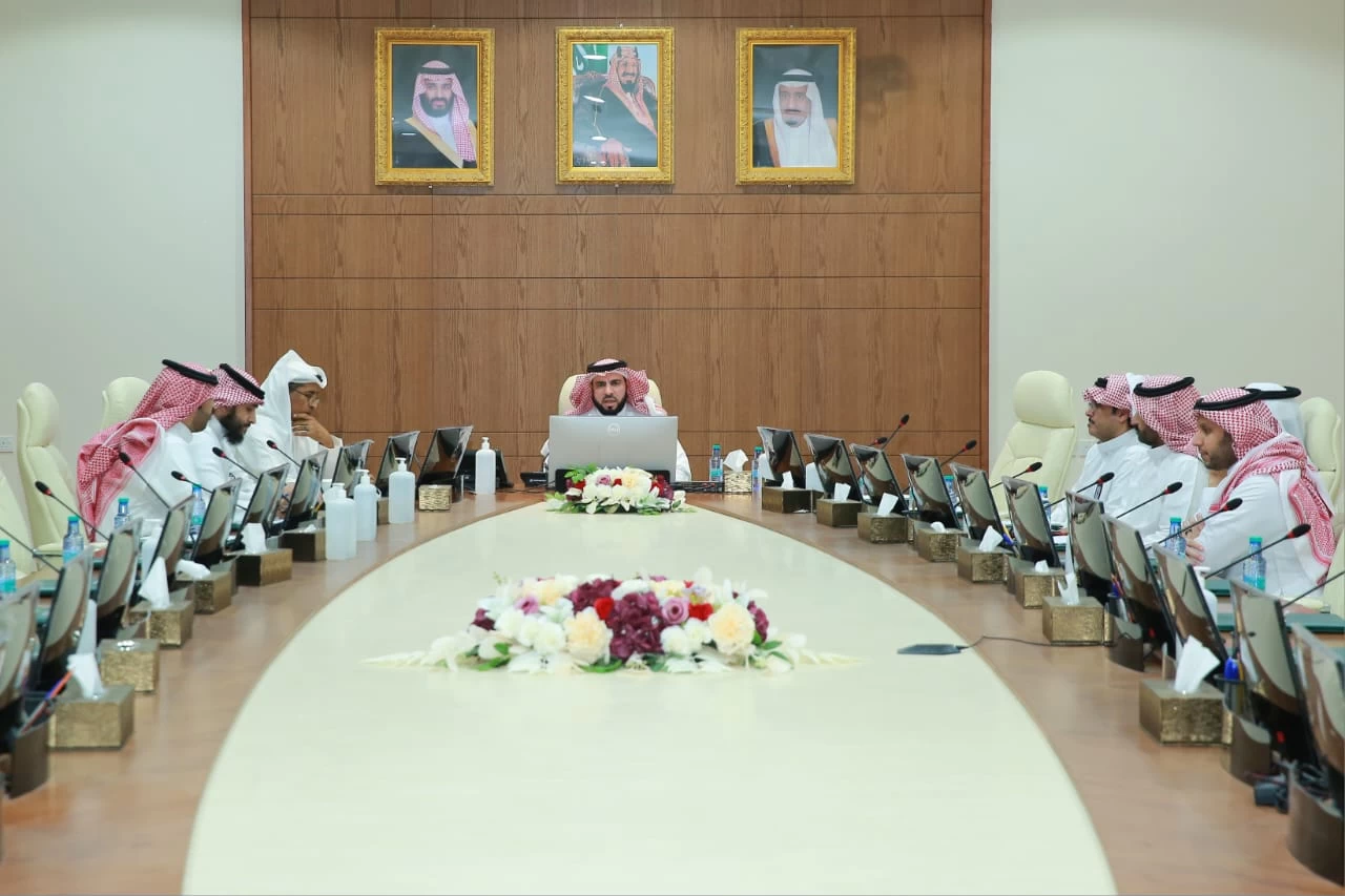 مدير تعليم المجمعة يترأس اجتماع اللجنة العليا للاحتفاء باليوم الوطني الـ 93