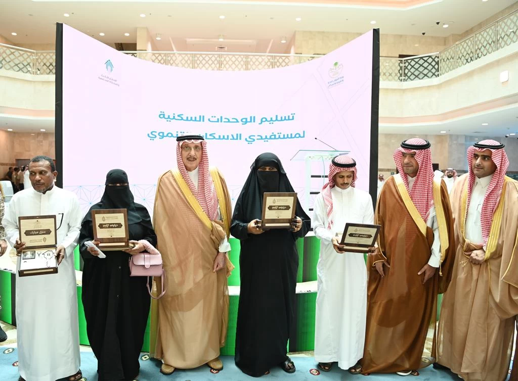 سمو أمير جازان يُدشن مبنى أمانة المنطقة الجديد ومركز الخدمات الشامل "إتمام"