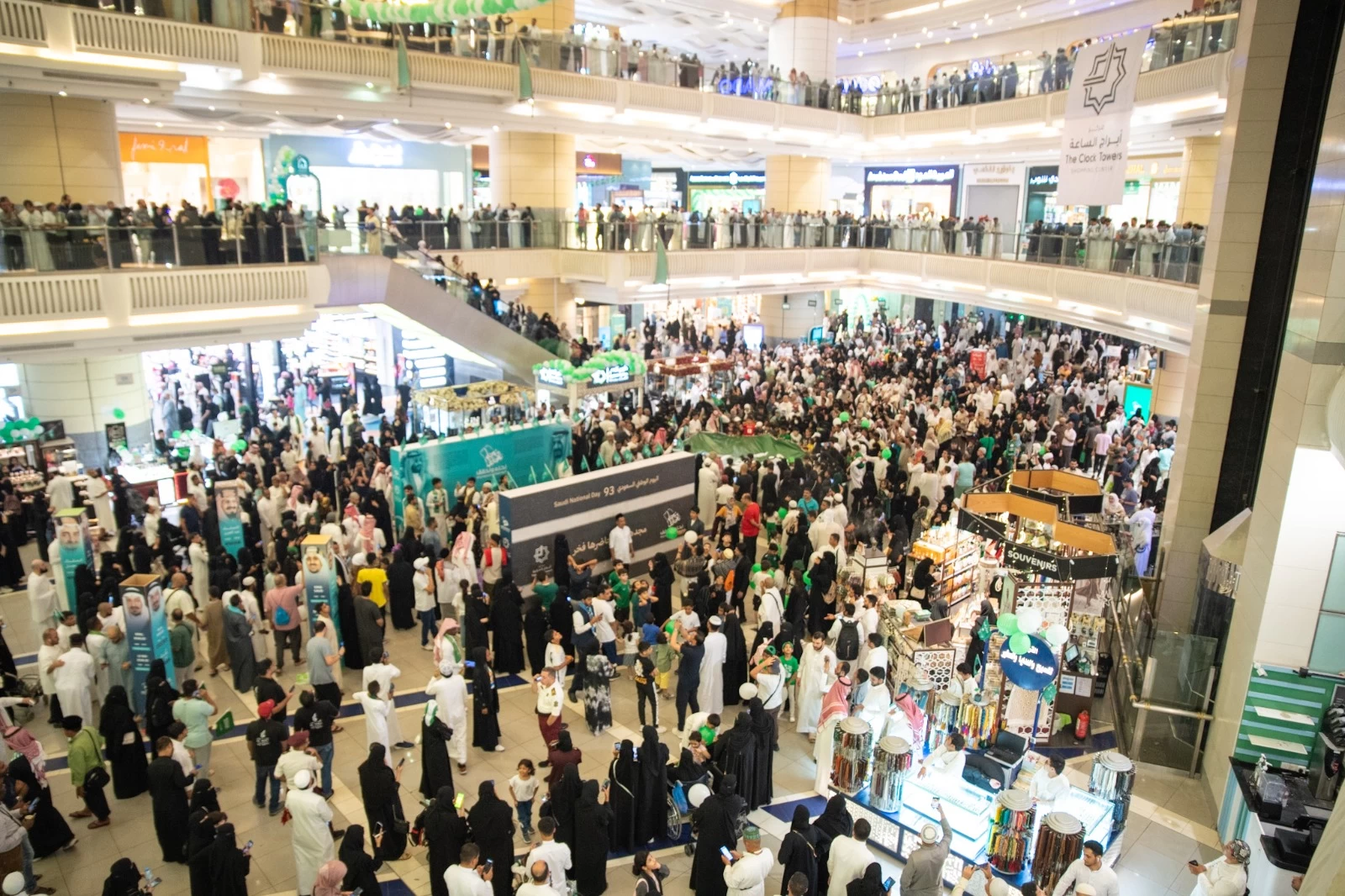 أبراج الساعة..تشارك باليوم الوطني 93 بـ (العالم يهنىء السعودية)